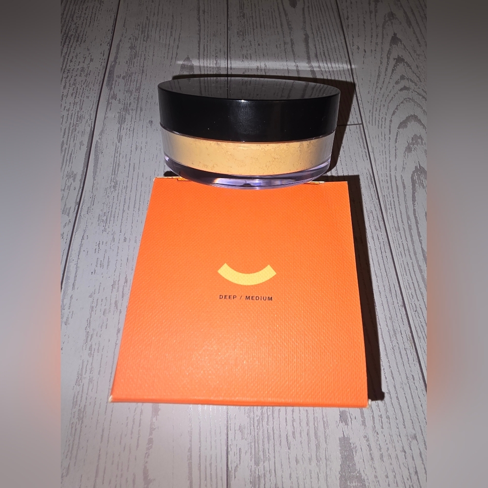Ami Colé Skin Melt Loose Powder - Deep/Medium - Picture 3 of 3